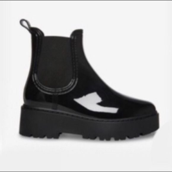 !! NEW !! Chunky Lug Sole Chelsea Rain Boots in Black Shine - Picture 2 of 5